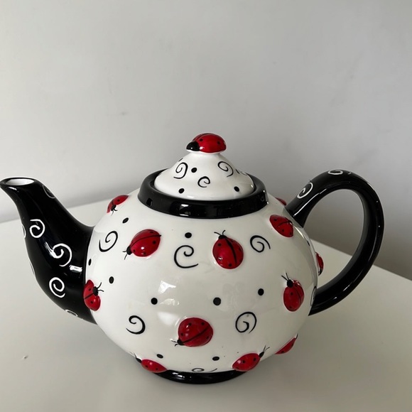 Adorable Large Ladybug Teapot - Picture 1 of 5